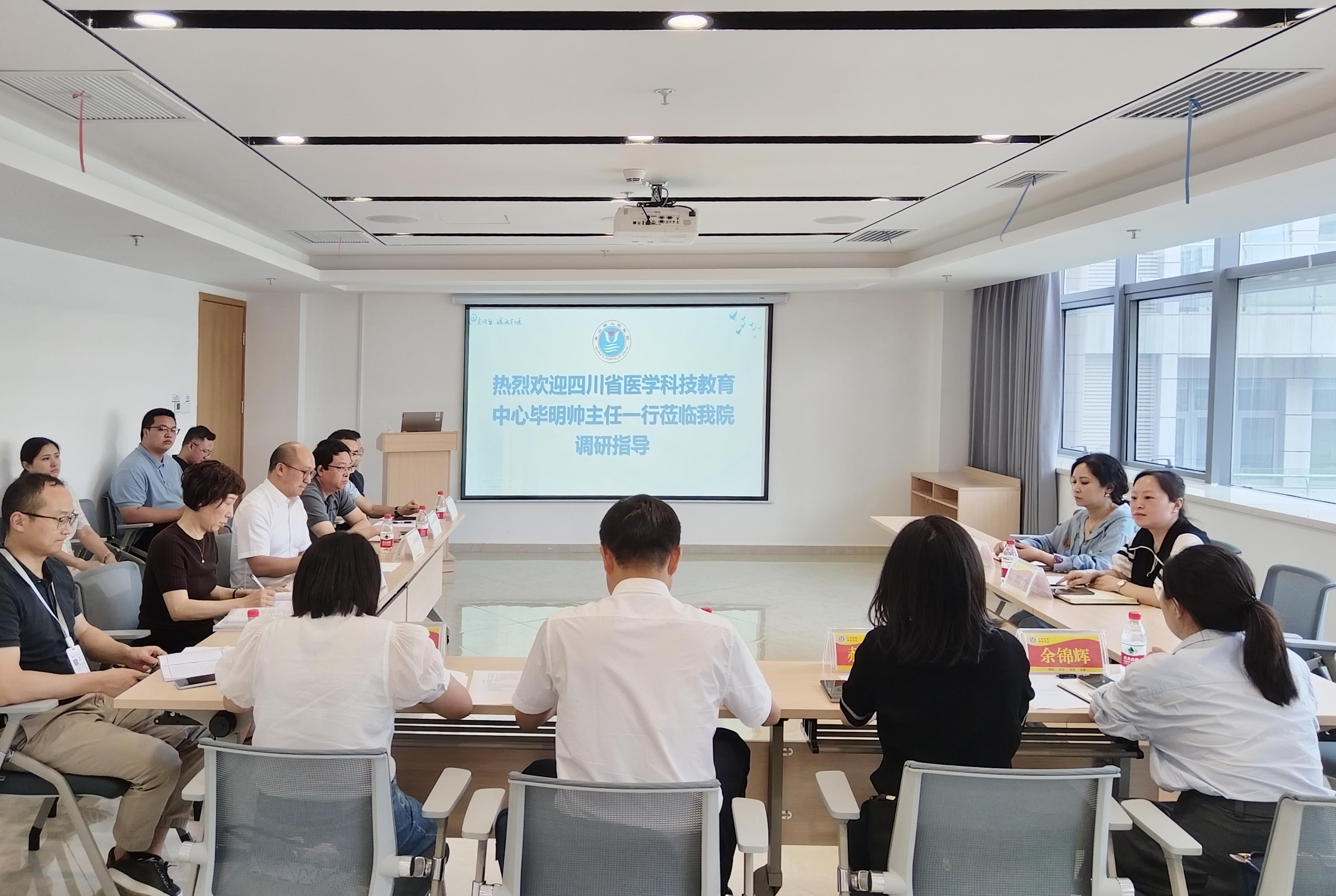 座谈会1.jpg 座谈会1.jpg